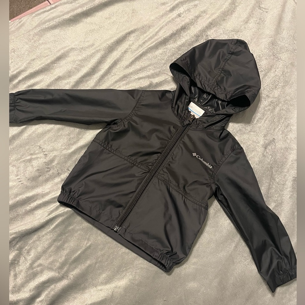2T black Columbia wind jacket with hood